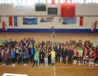 ÇİVRİL BELEDİYE BAŞKANI NİYAZİ VURAL VOLEYBOL TURNUVASI ÖDÜL TÖRENİNE KATILDI.